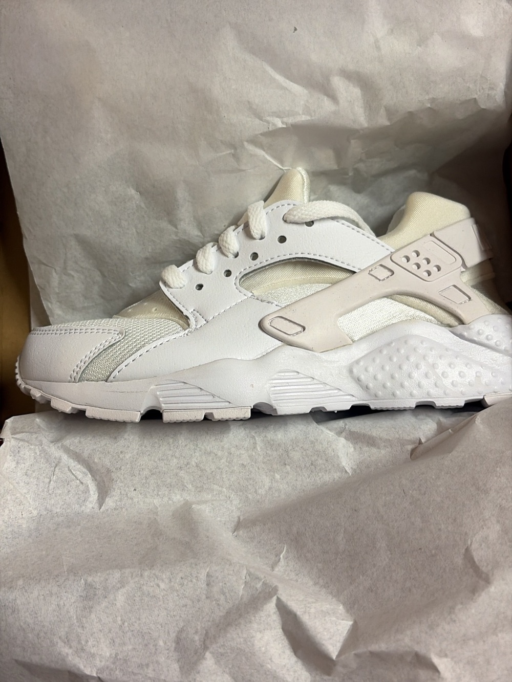 Nike Air Huarache Run
White Pure Platinum (GS)